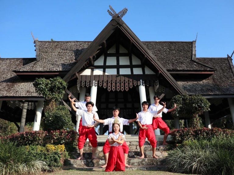 ภาพถ่ายนาฏศิลป์ประยุกต์ นศ.การตลาดชั้นปีที่3 กลุ่มที่ 1