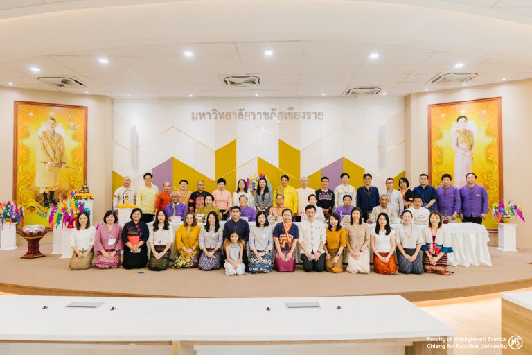  ร่วมพิธีรดน้ำดำหัวนายกสภามหาวิทยาลัย
