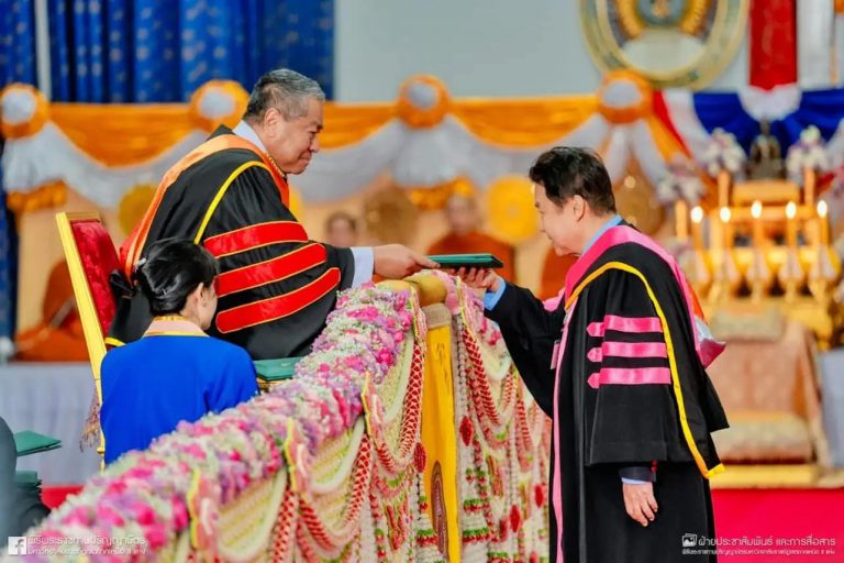 ขอแสดงความยินดีกับ นายกรพจน์ อัศวินวิจิตร ในโอกาสที่ได้เข้ารับปริญญาบัตรบริหารธุรกิจดุษฎีบัณฑิต
