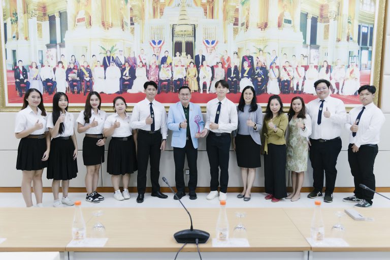 อธิการบดีแสดงความยินดีกับนักศึกษา Best of the Best