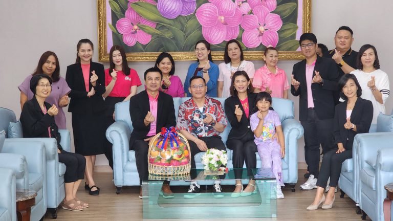 รดน้ำดำหัวและขอพรอธิการบดี เนื่องในเทศกาลสงกรานต์ 2568